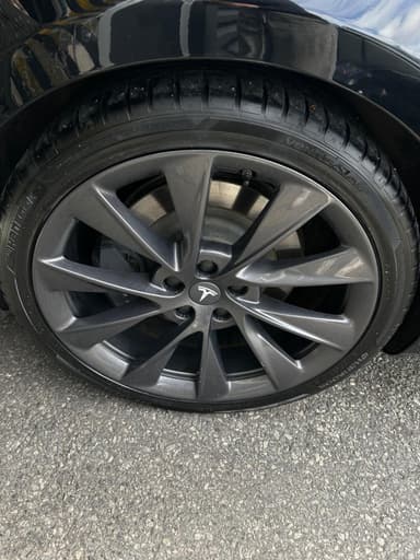 Tesla 2018 bilde 34