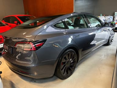 Tesla 2021 bilde 2
